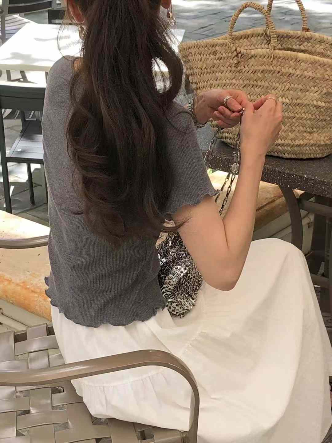 B121.顏值家下襬木耳捲邊TEE