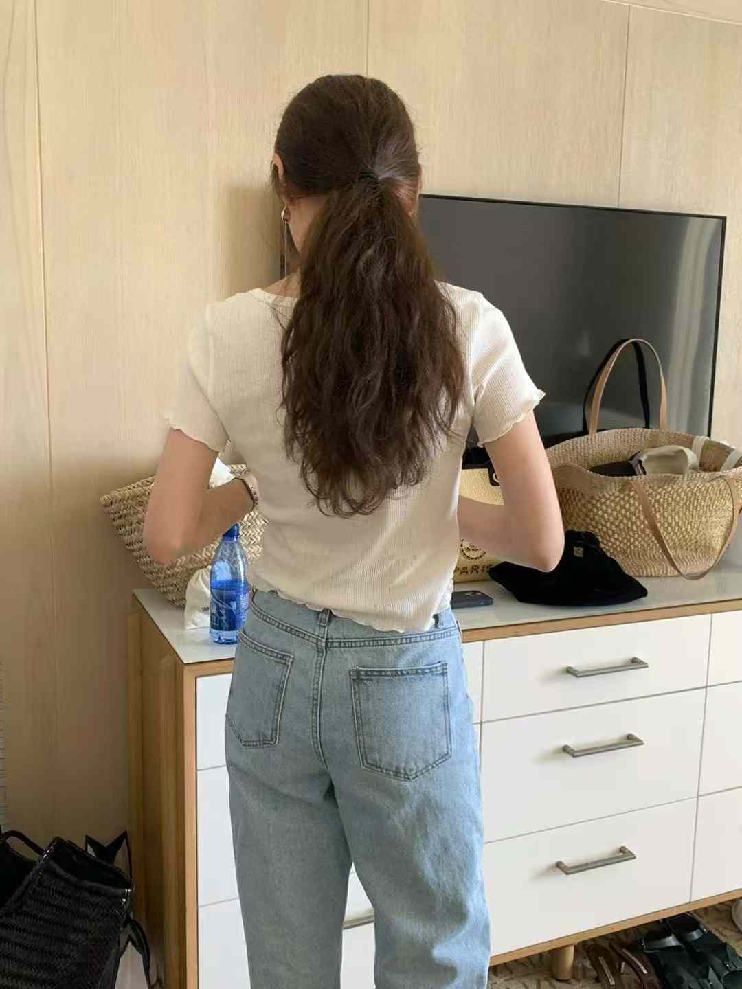 B121.顏值家下襬木耳捲邊TEE