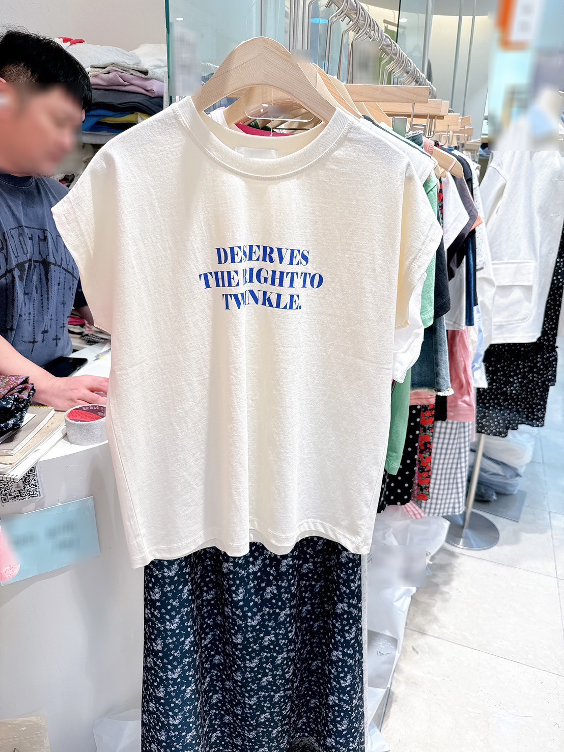 A66.甜甜小包肩奶油字TEE