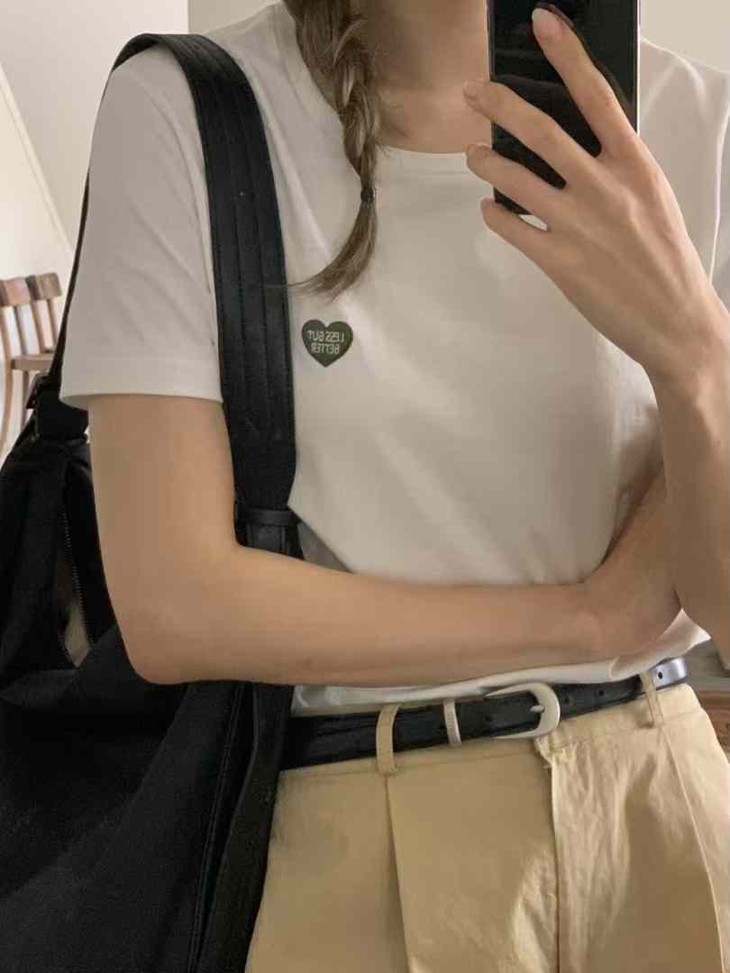 A103.小愛心裝飾短TEE