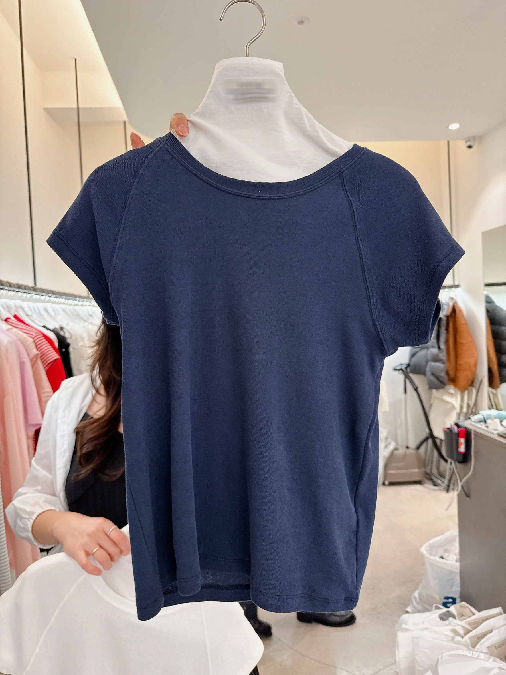 B31.好身材拉克蘭袖包肩TEE