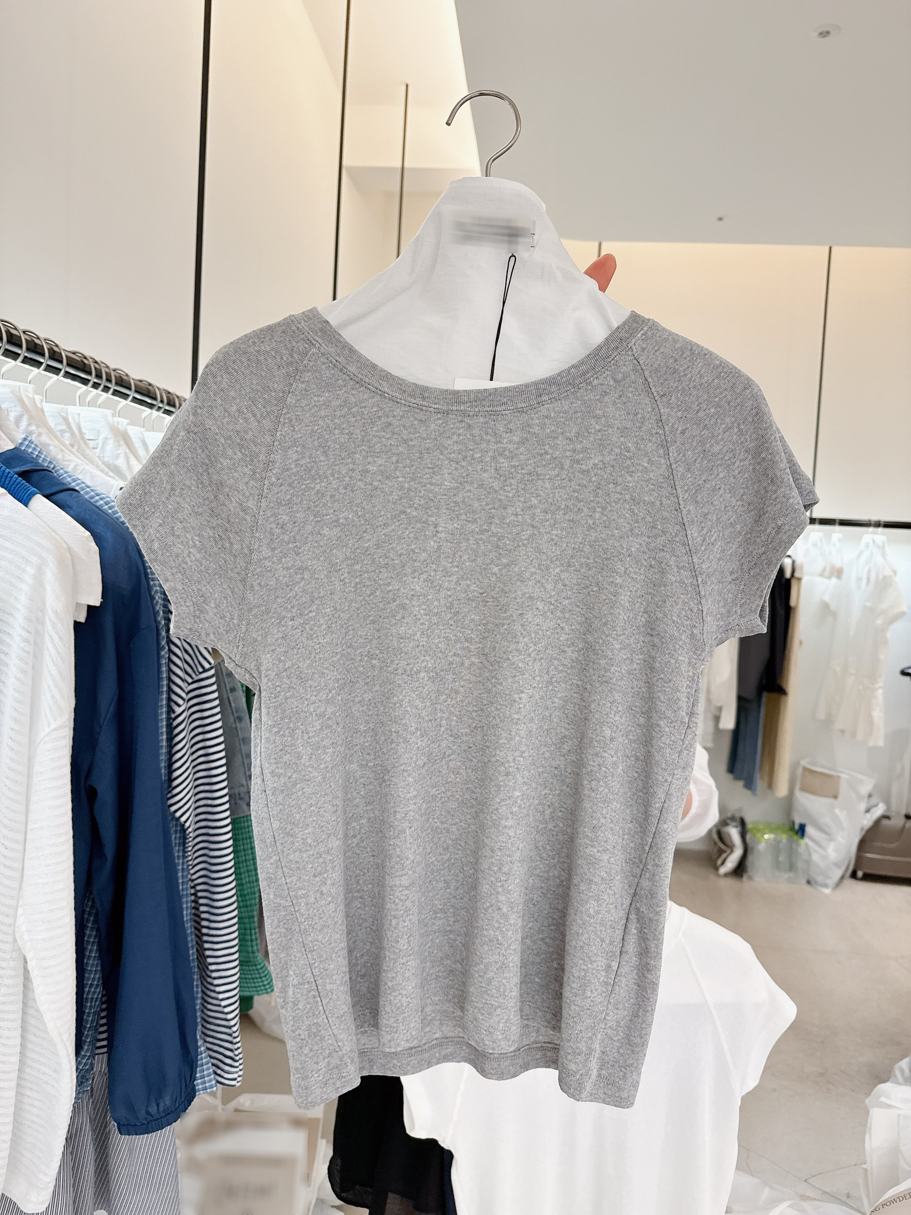 B31.好身材拉克蘭袖包肩TEE