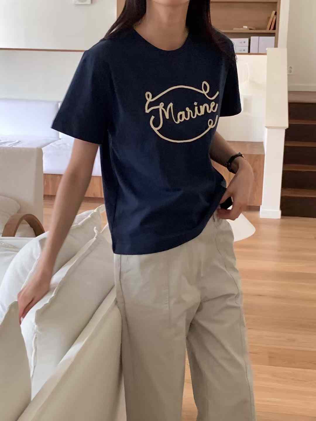 B11.立體繡花字母短TEE