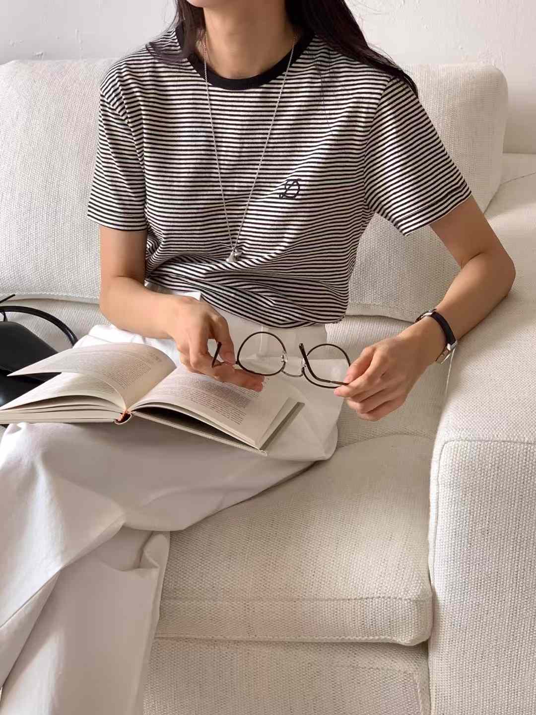 B10.撞色滾邊小D刺繡條紋TEE