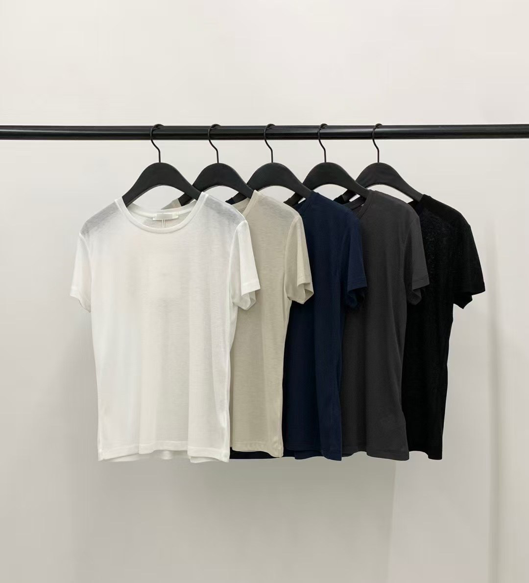 A111.日常質感素面TEE