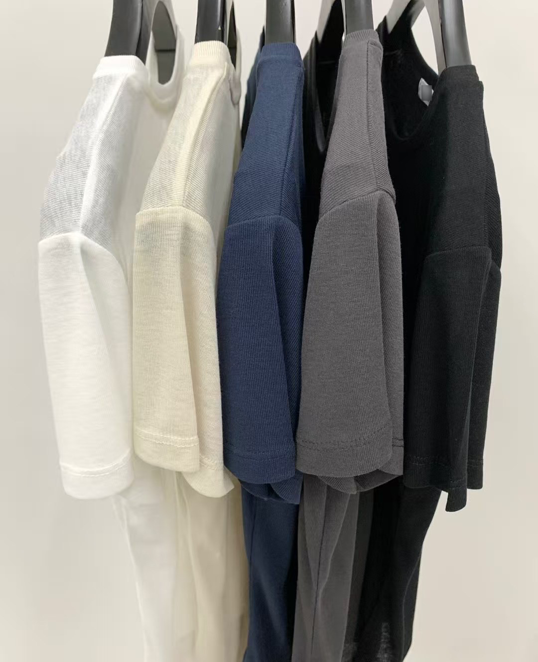 A111.日常質感素面TEE
