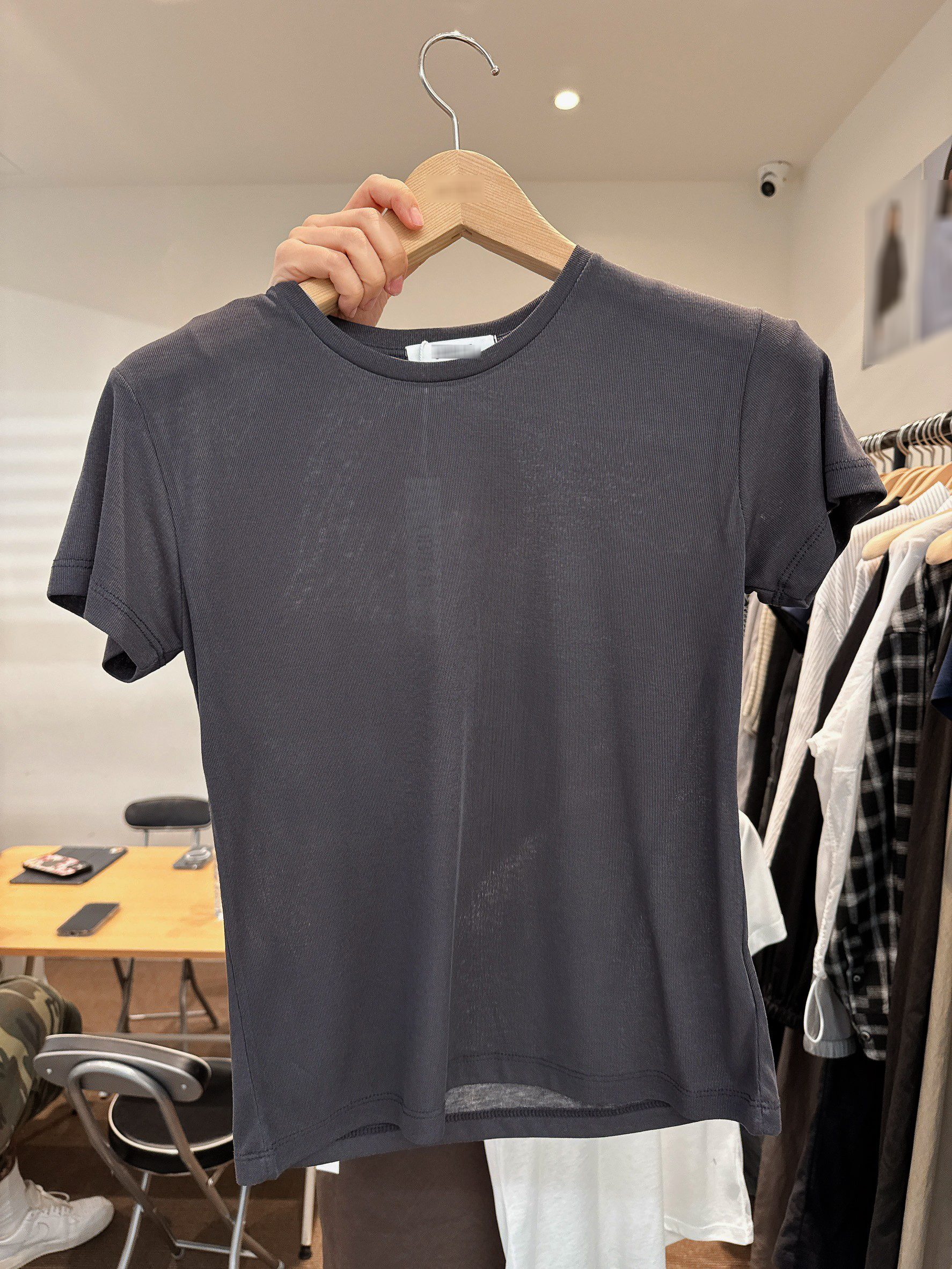 A111.日常質感素面TEE