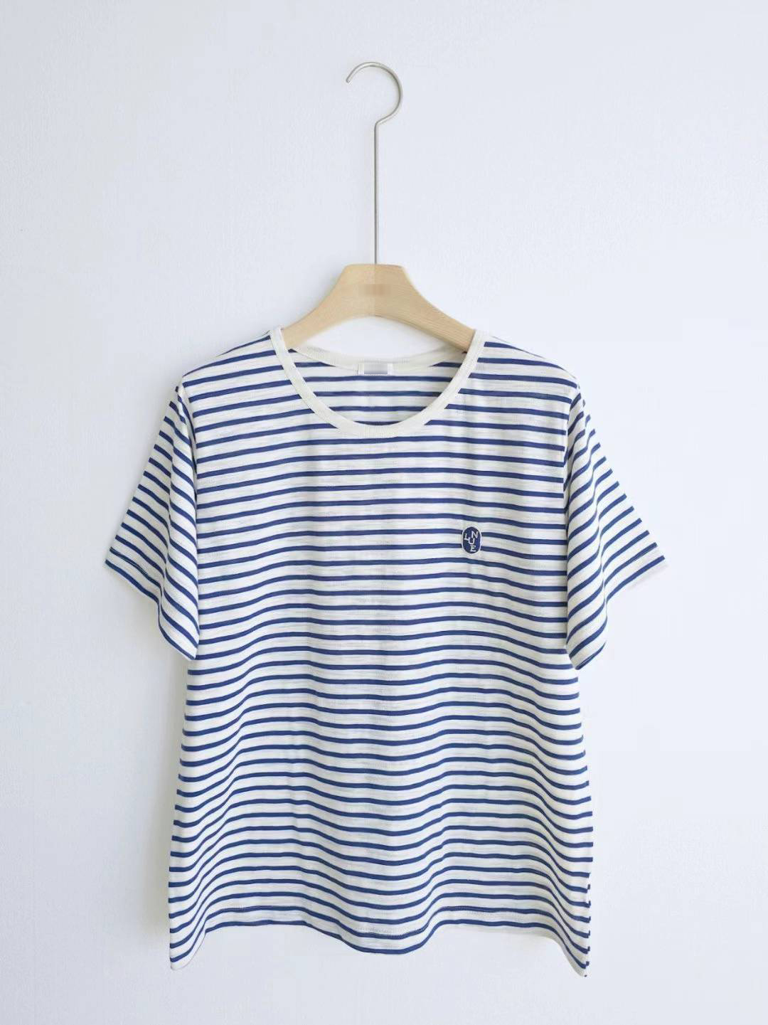 B30.小標刺繡條紋TEE