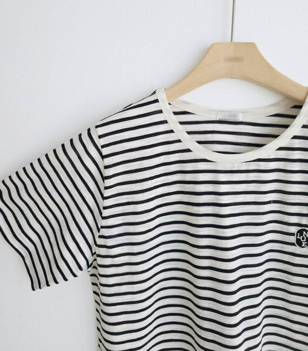 B30.小標刺繡條紋TEE