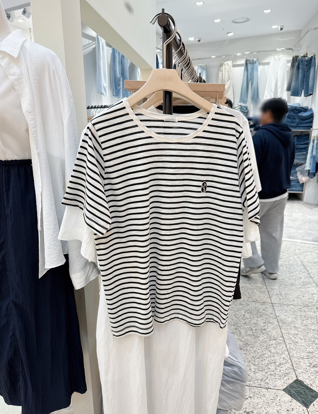 B30.小標刺繡條紋TEE