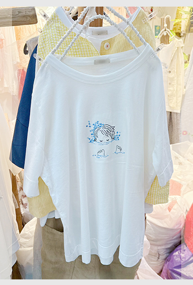 B22.刺繡戲水小男孩TEE