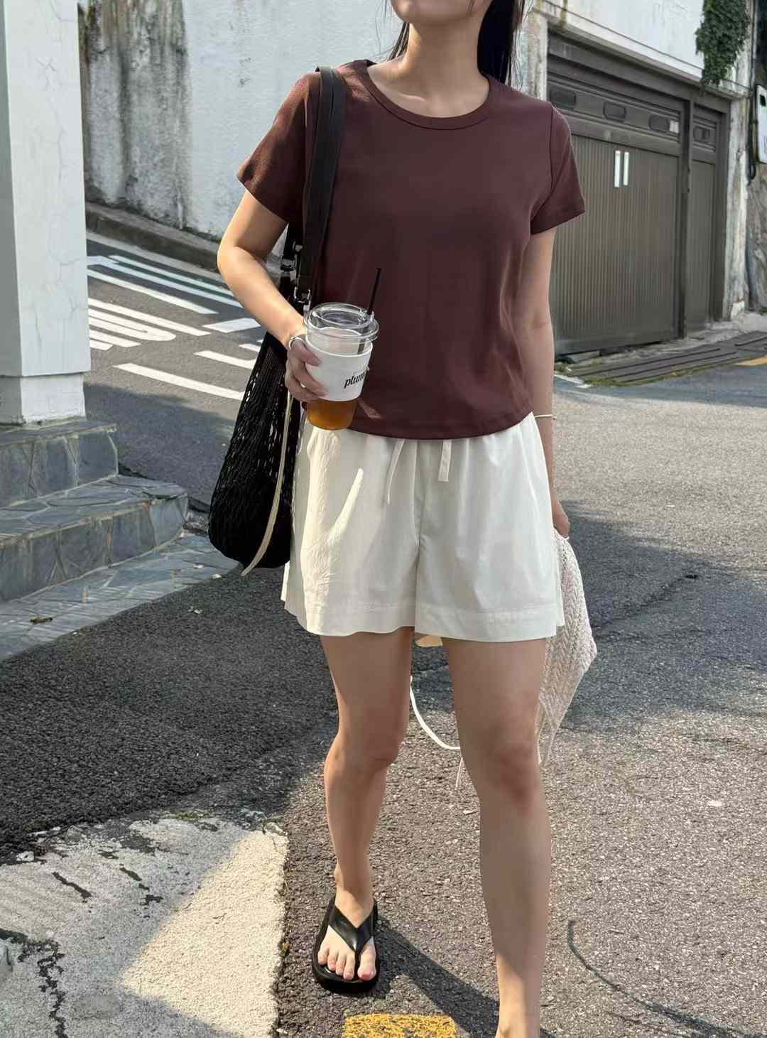 A43.瘦瘦歐膩女孩素面TEE