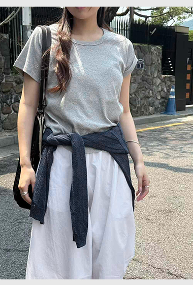 A43.瘦瘦歐膩女孩素面TEE