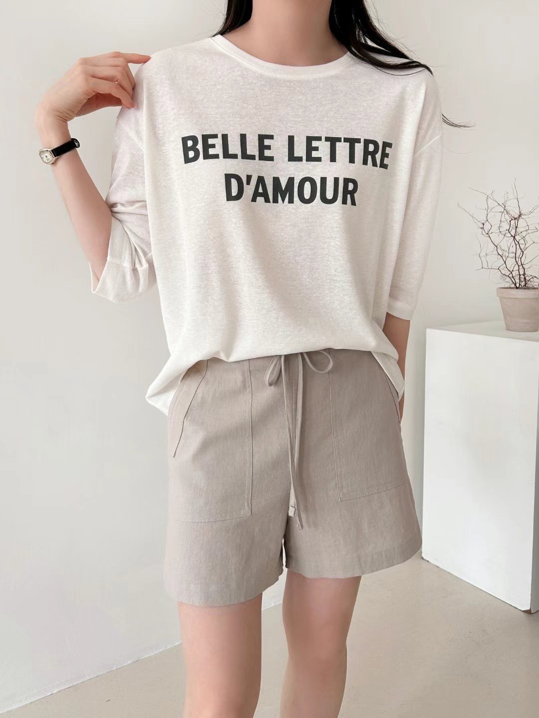 B13.涼夏舒適七分袖字母TEE