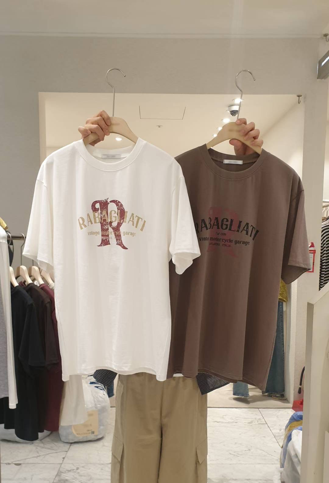 A58.小臉歐膩重點R印字TEE
