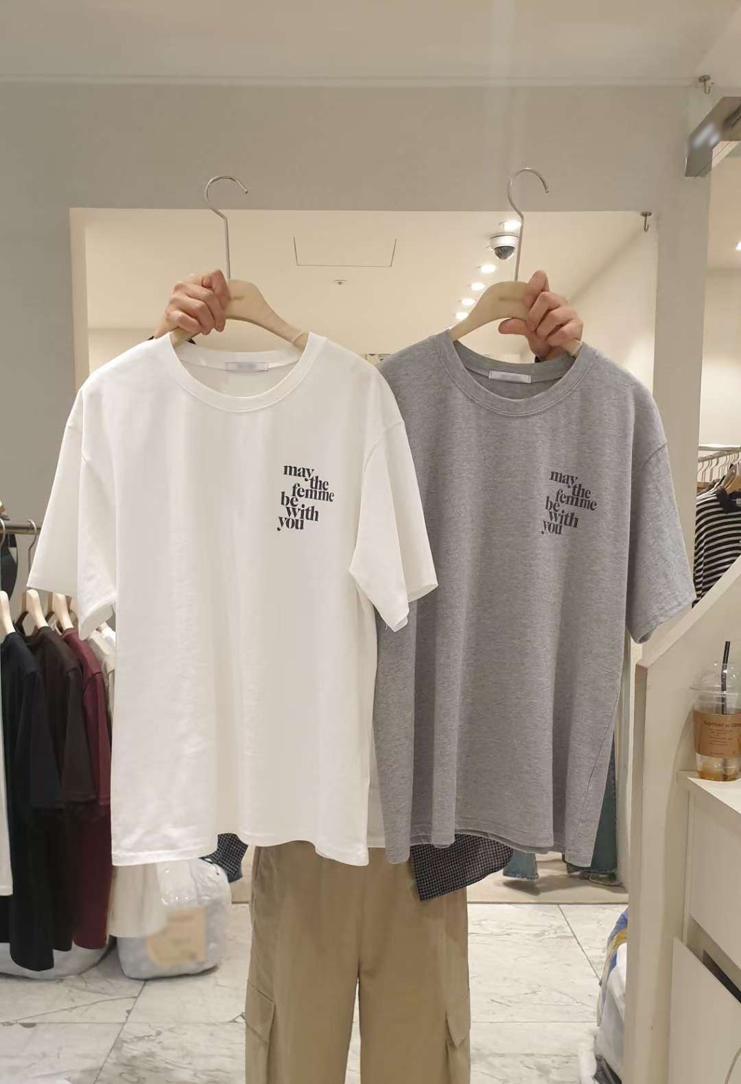 A52.小臉歐膩印字小標語TEE