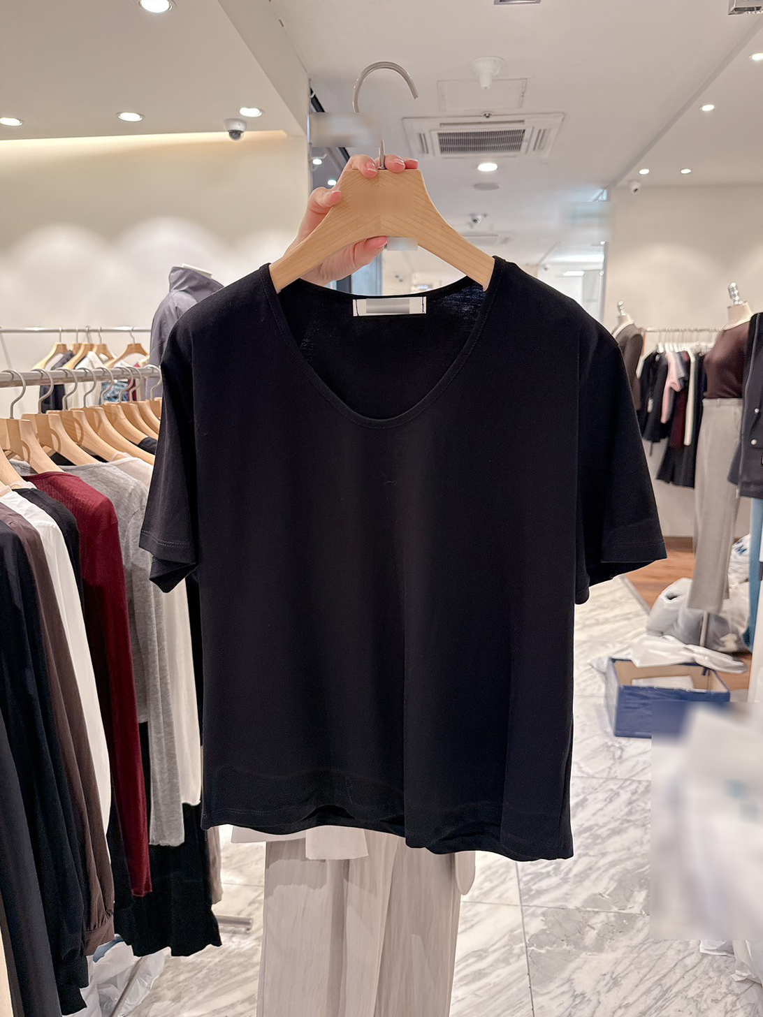 A03.細膩滾邊V領素TEE