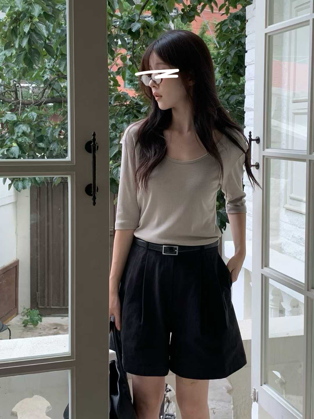 B06.小V家大U領天絲棉素TEE