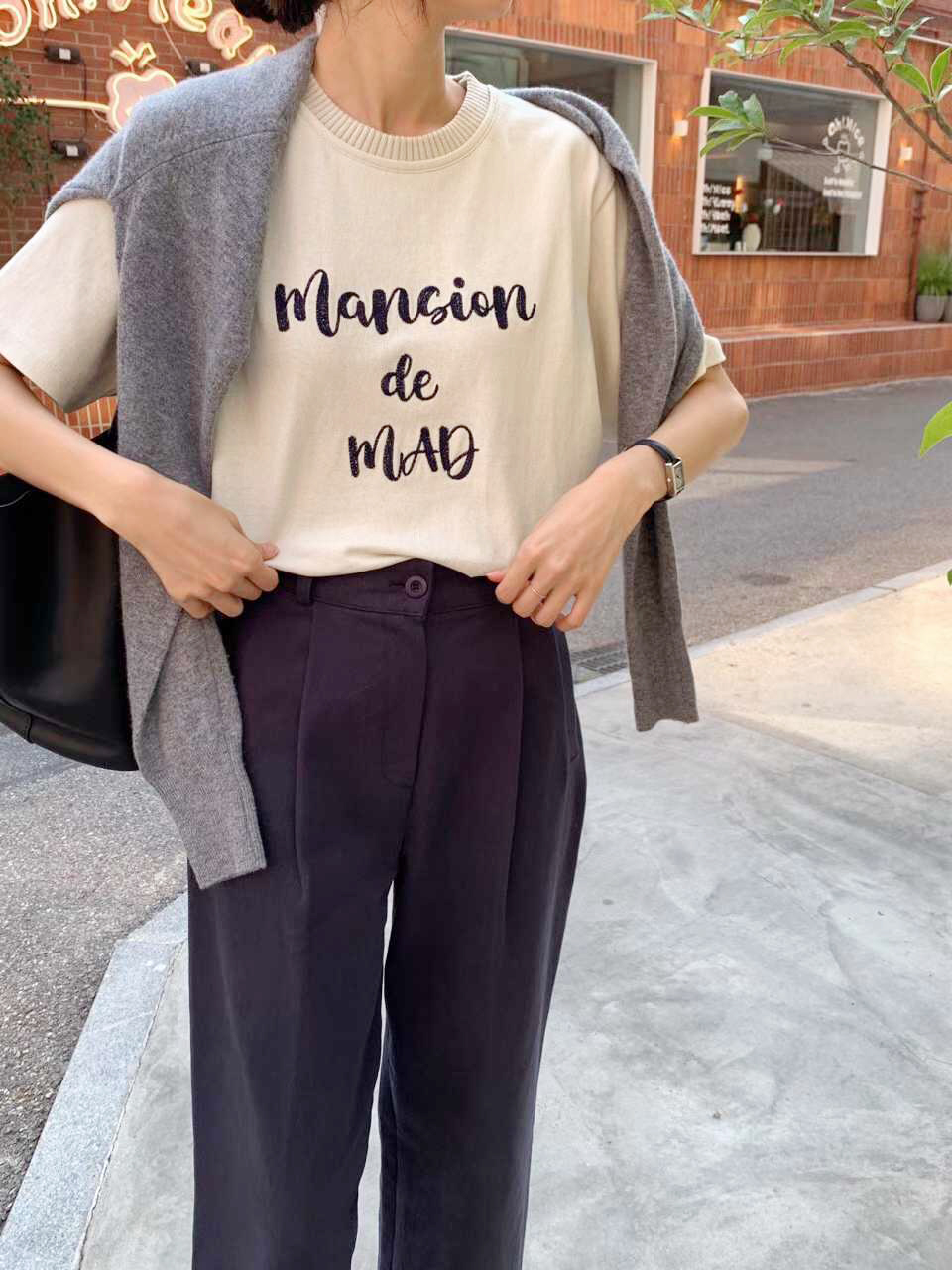 A10.法式甜美字母刺繡TEE