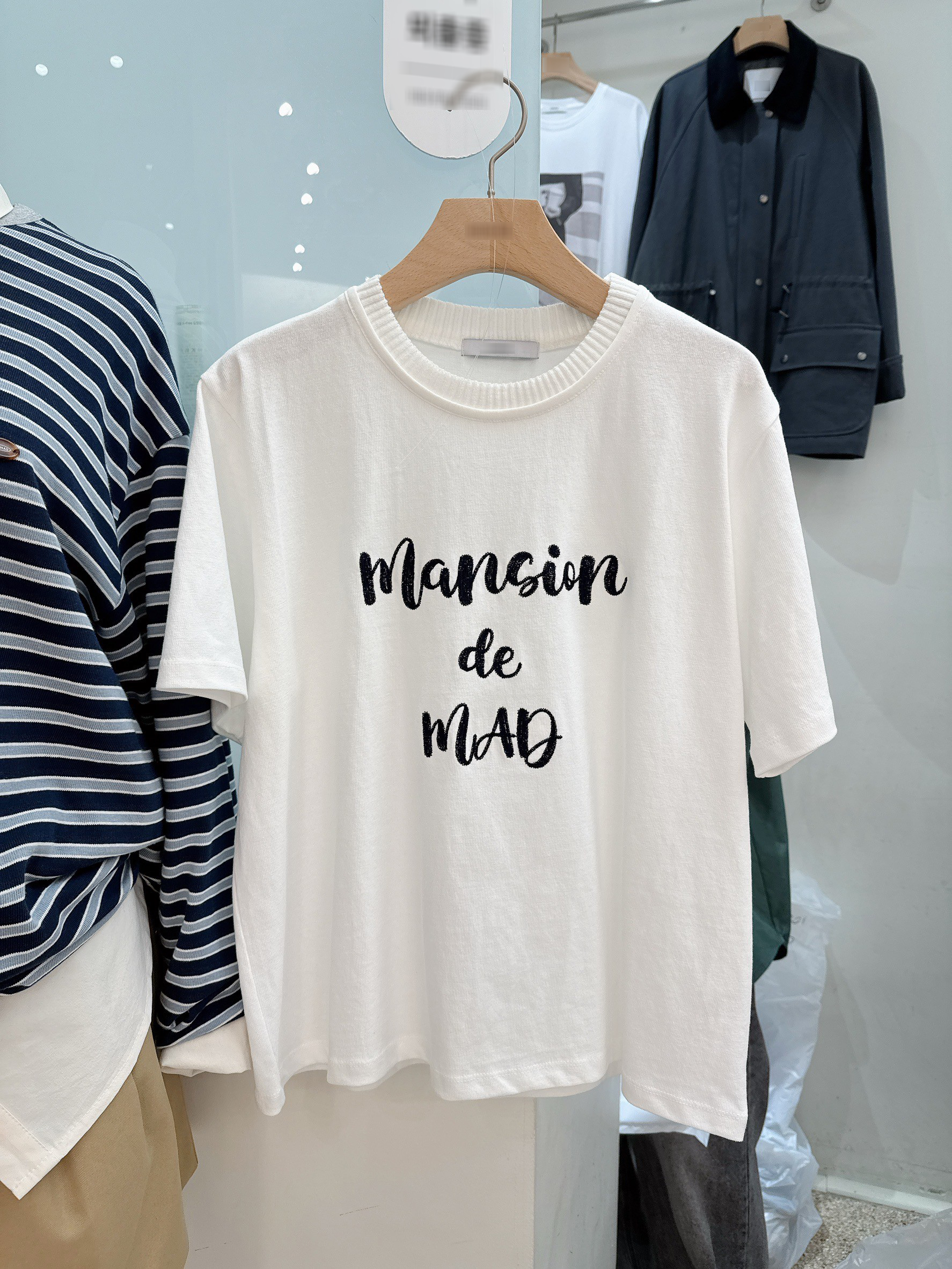 A10.法式甜美字母刺繡TEE