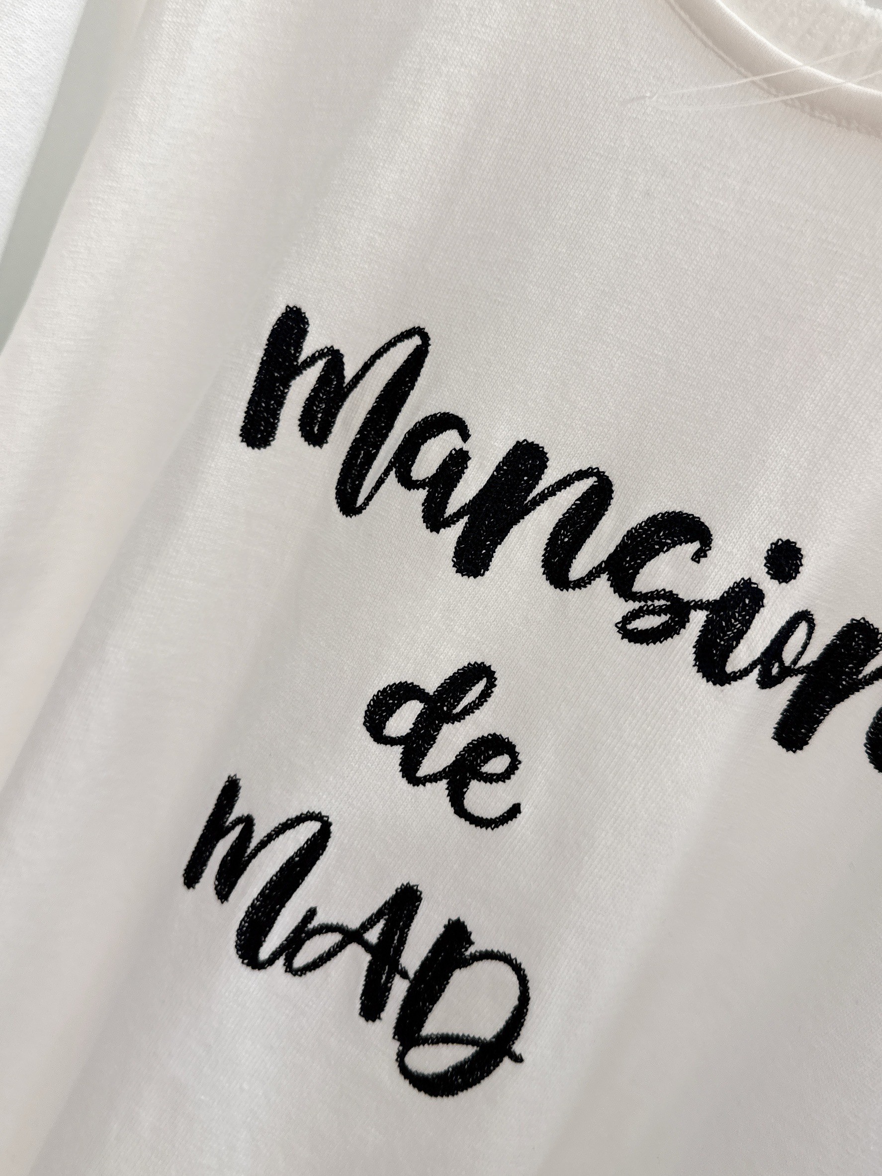 A10.法式甜美字母刺繡TEE