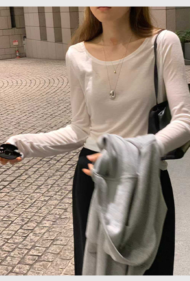A08.顏值家大圓領柔軟上衣