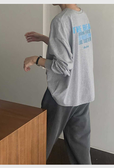 B72.小臉歐膩背後藍印字寬鬆TEE