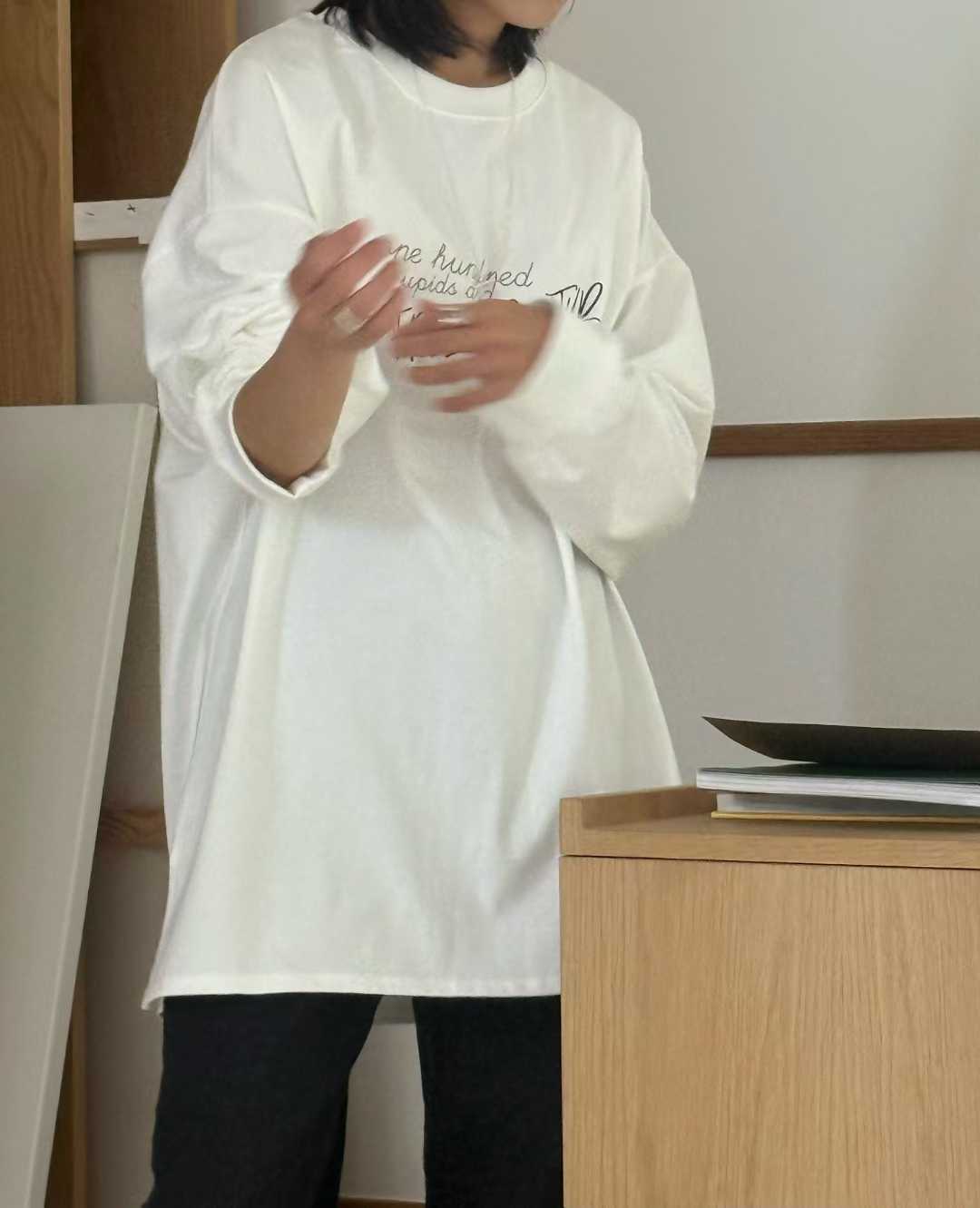 韓妞草寫開衩長TEE