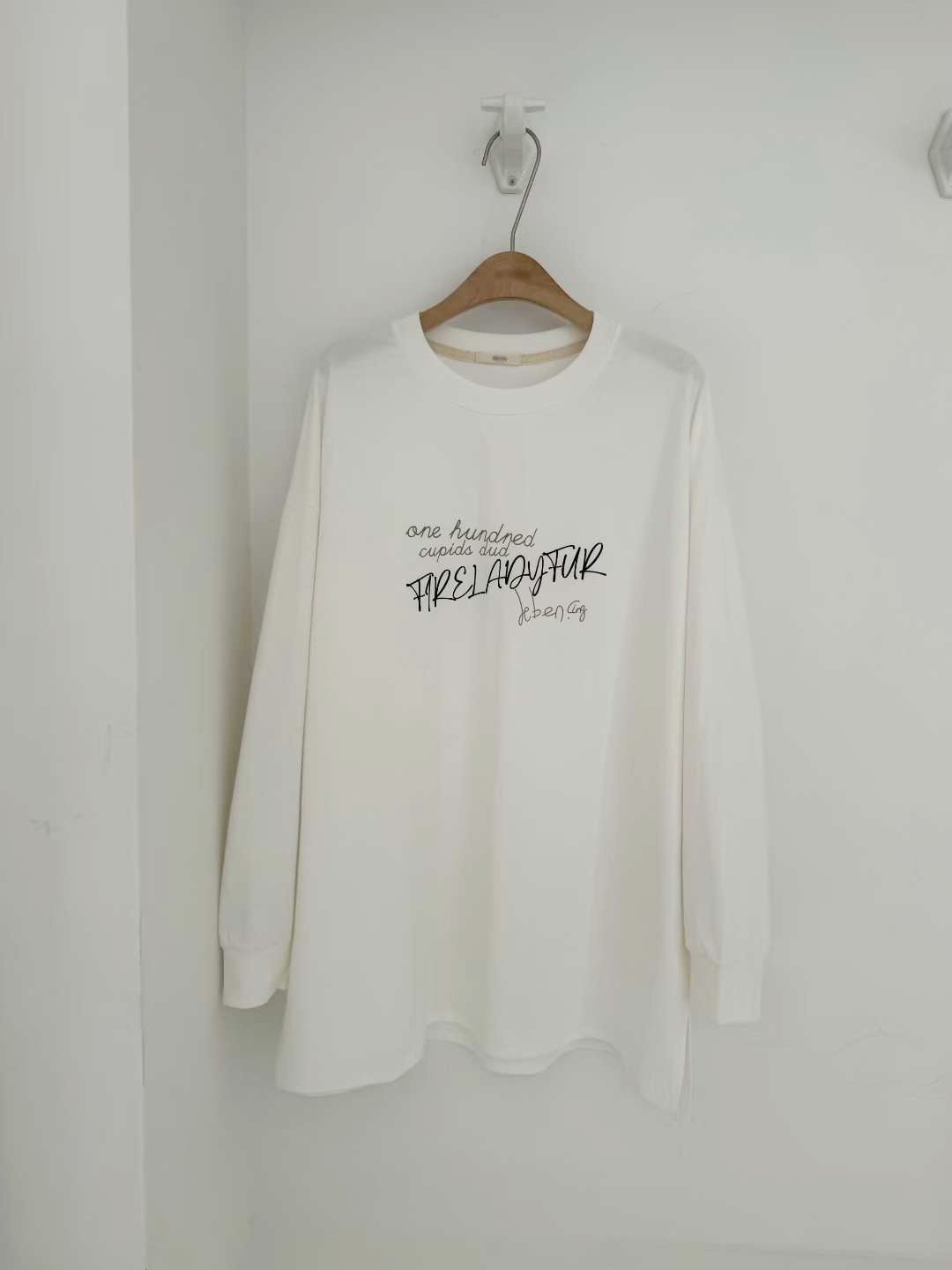 韓妞草寫開衩長TEE