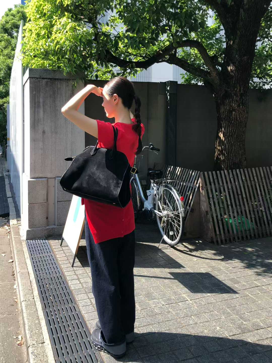 B27.清爽家俐落V領短袖TEE