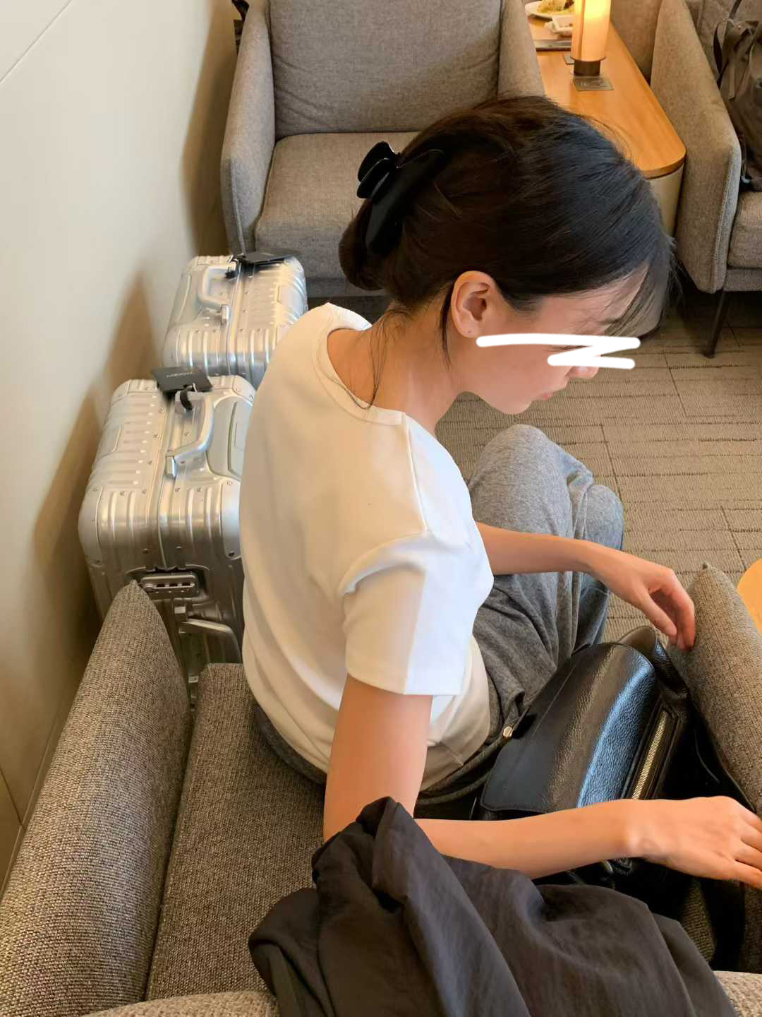 B27.清爽家俐落V領短袖TEE