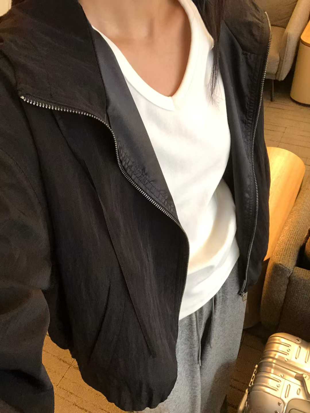 B27.清爽家俐落V領短袖TEE