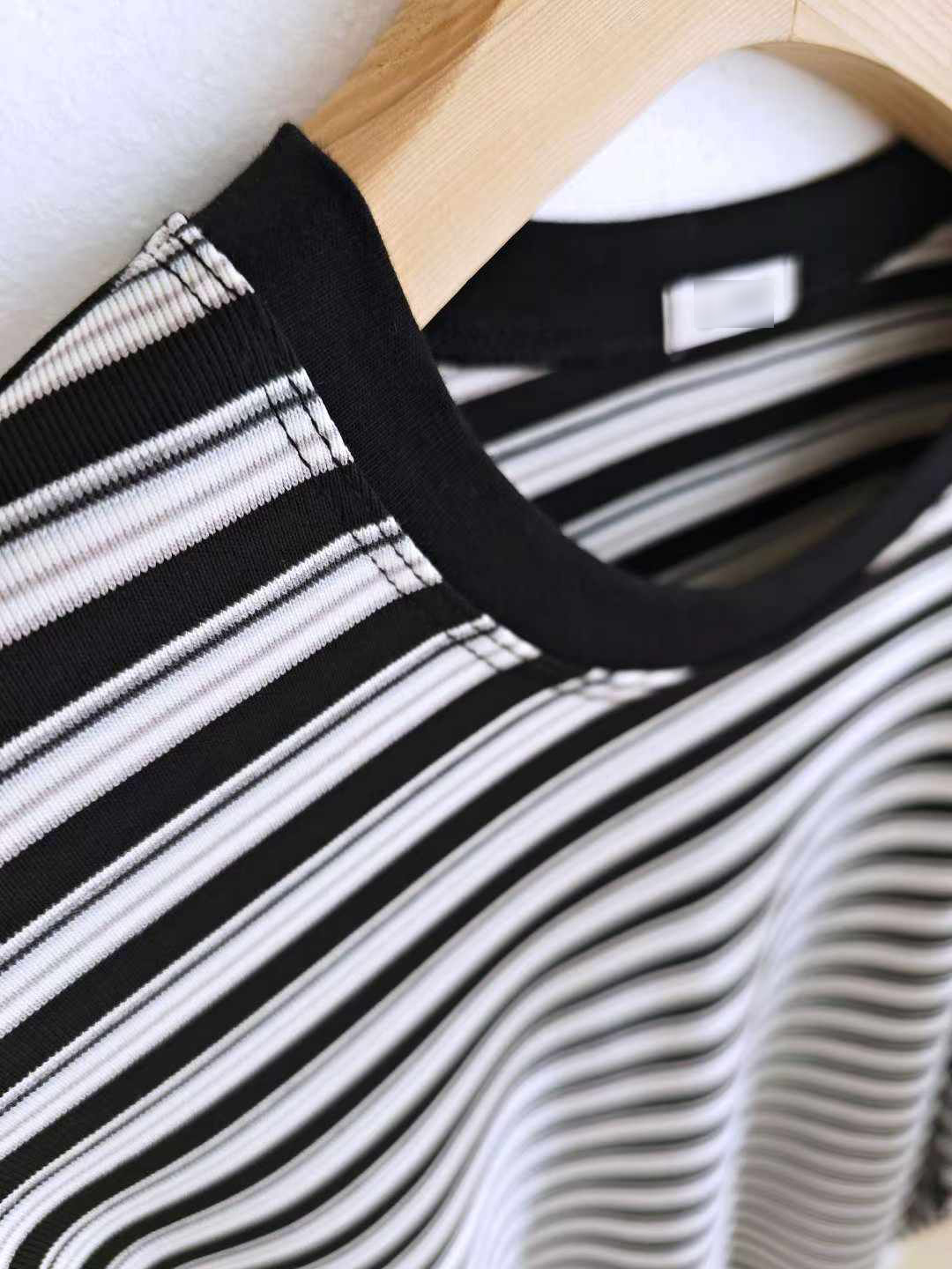 B15.秋意圓領舒適條紋TEE