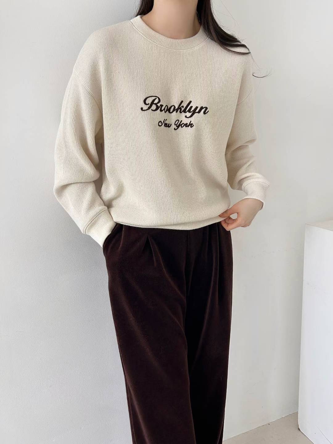 A15.NEW YORK繡字針織上衣
