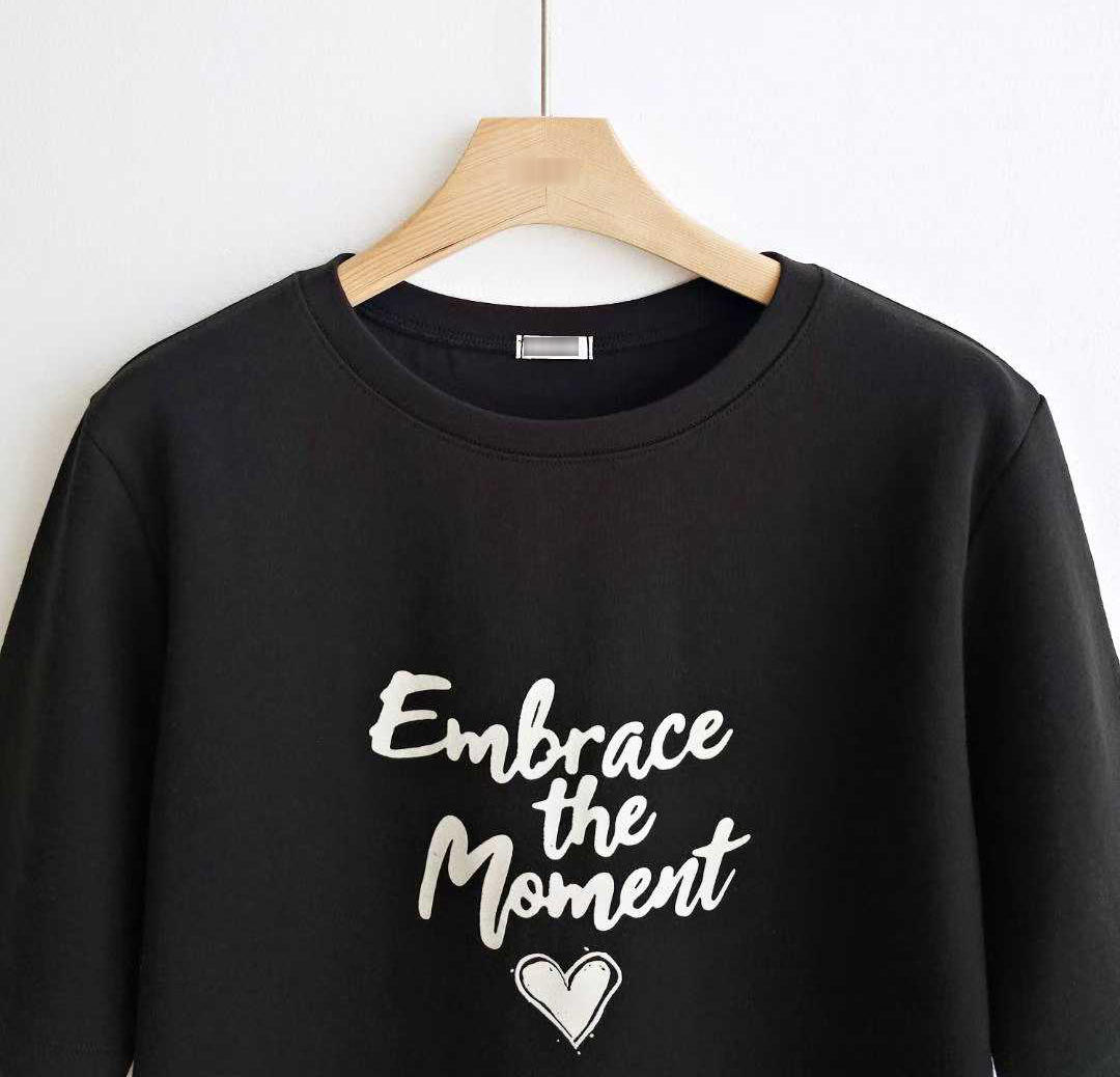 A11.英文愛心磨毛短袖TEE