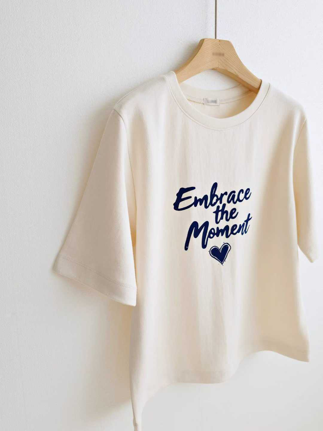 A11.英文愛心磨毛短袖TEE