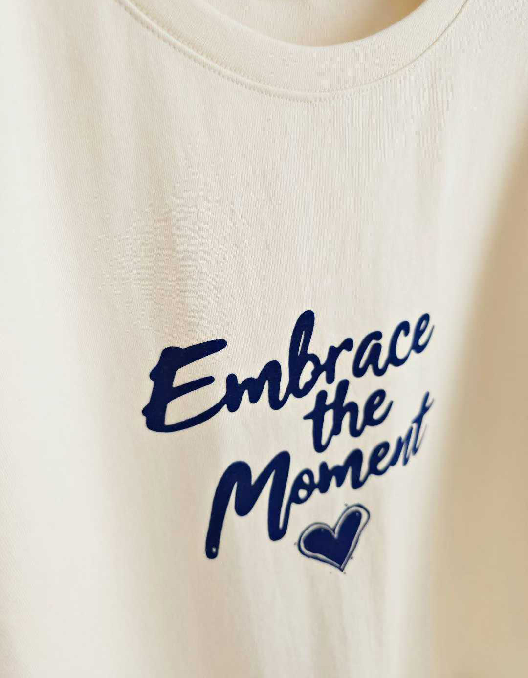 A11.英文愛心磨毛短袖TEE