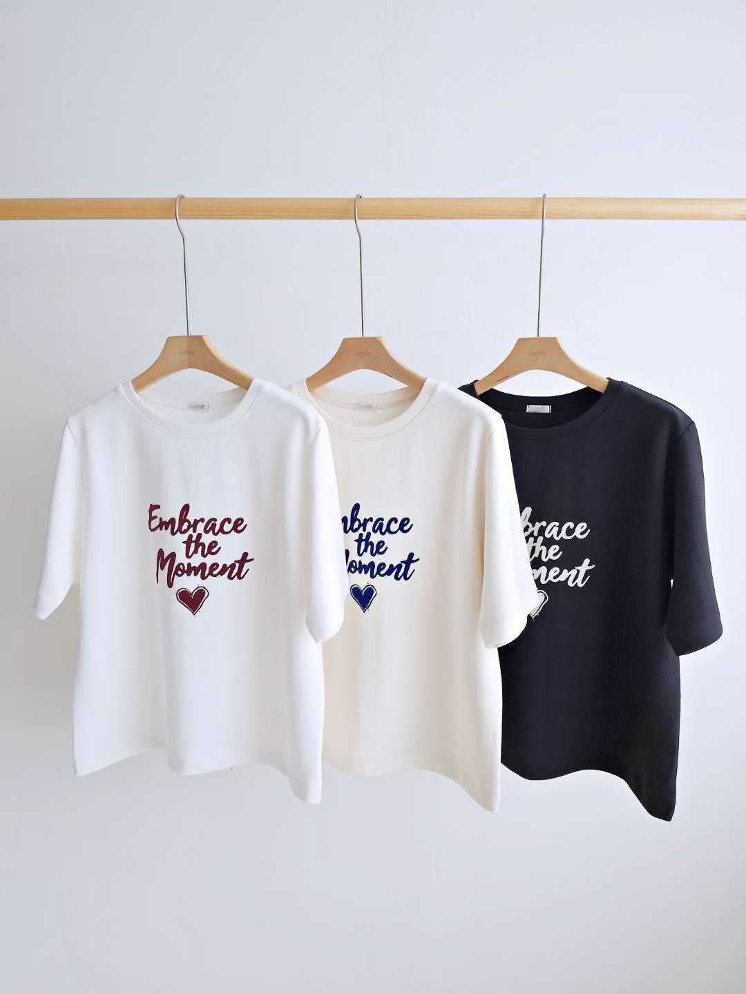 A11.英文愛心磨毛短袖TEE