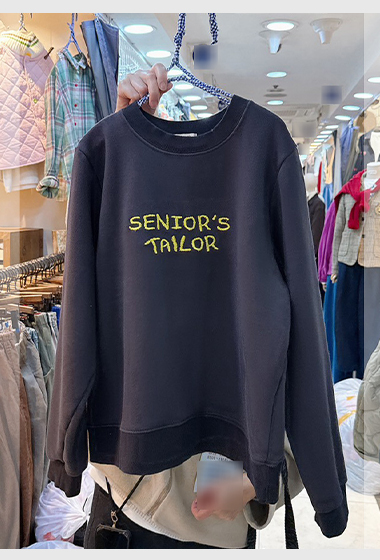 A24.韓妞亮眼英文繡字大學TEE