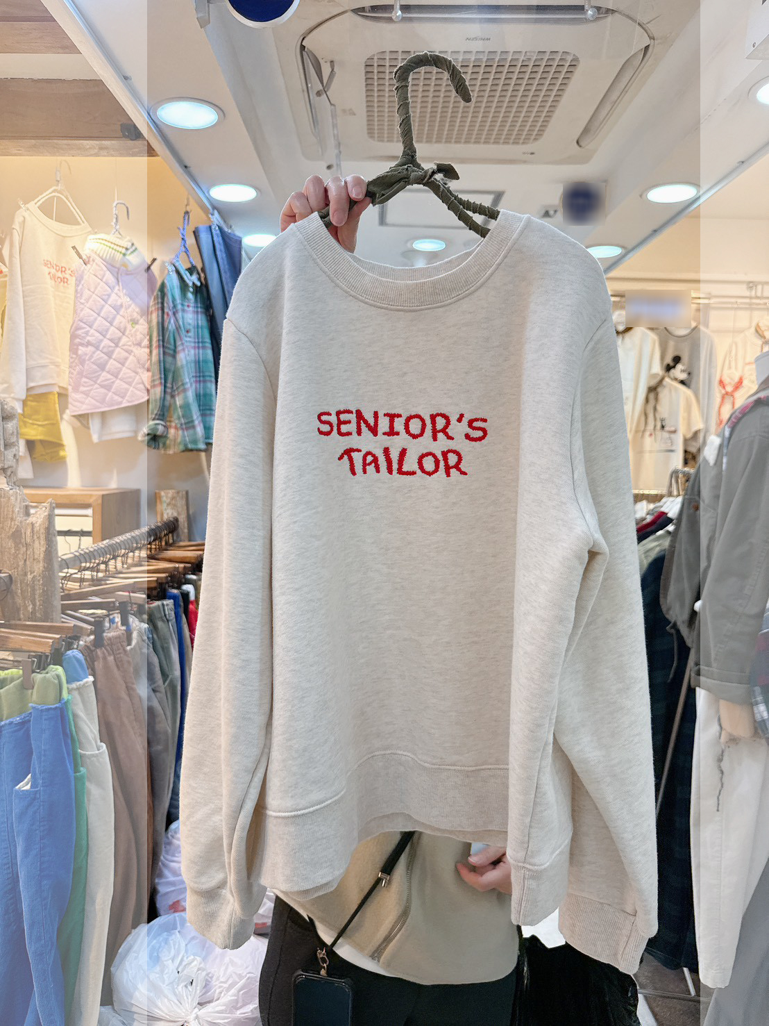 A24.韓妞亮眼英文繡字大學TEE