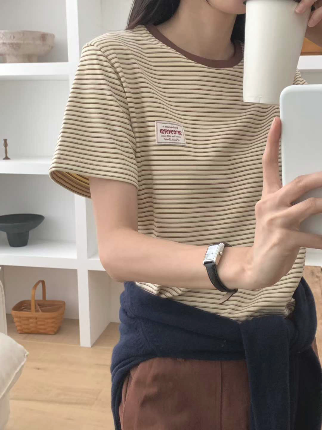 B23.撞色滾邊胸口小標條紋TEE