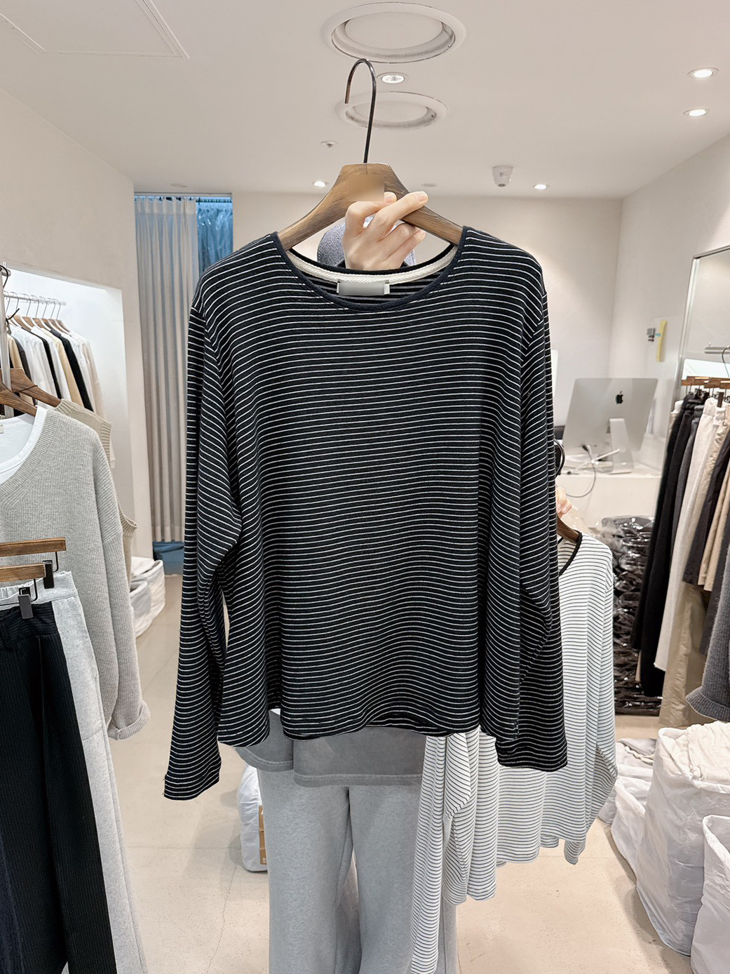 C11.女孩細緻條紋長袖上衣