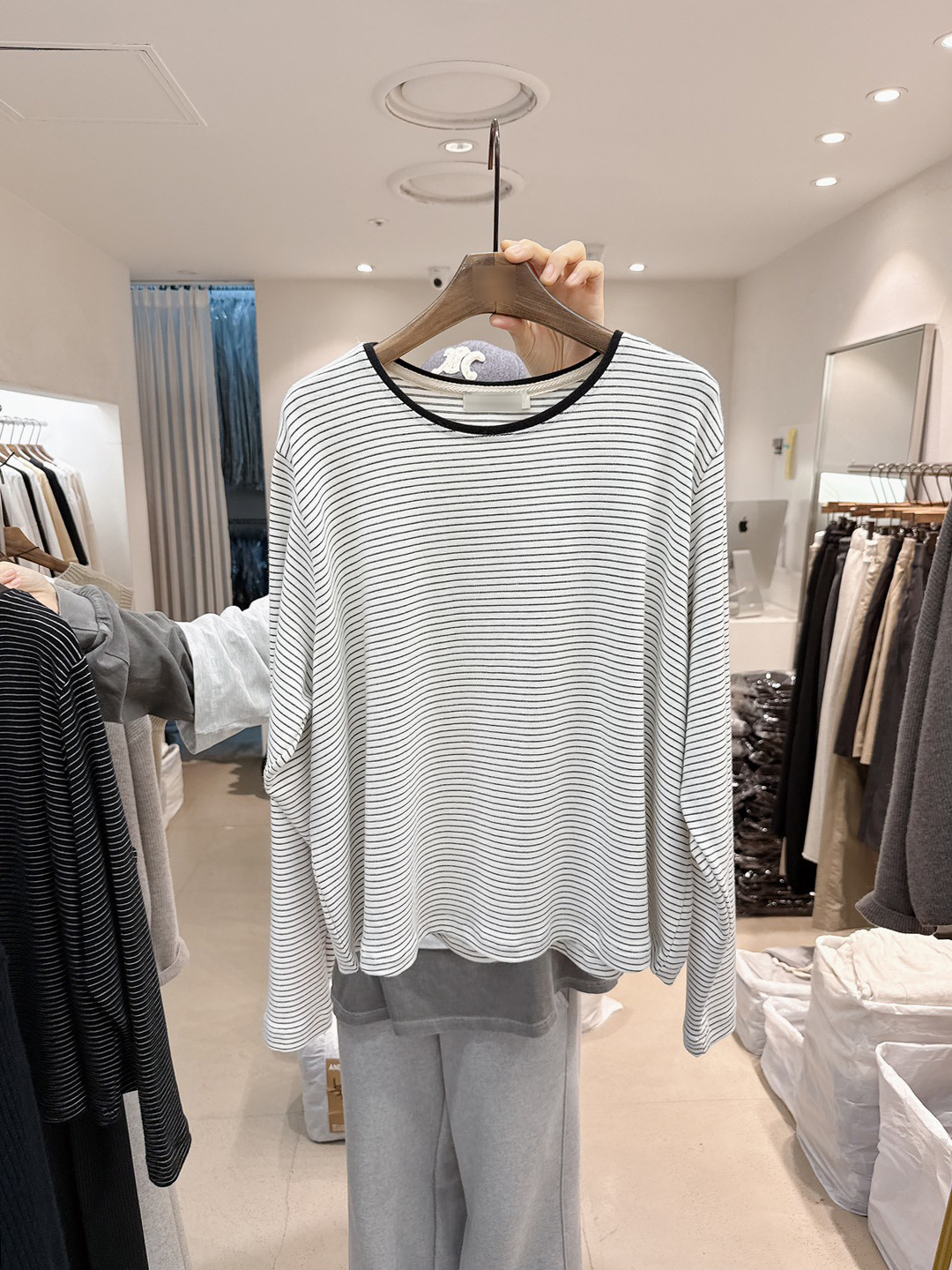 C11.女孩細緻條紋長袖上衣