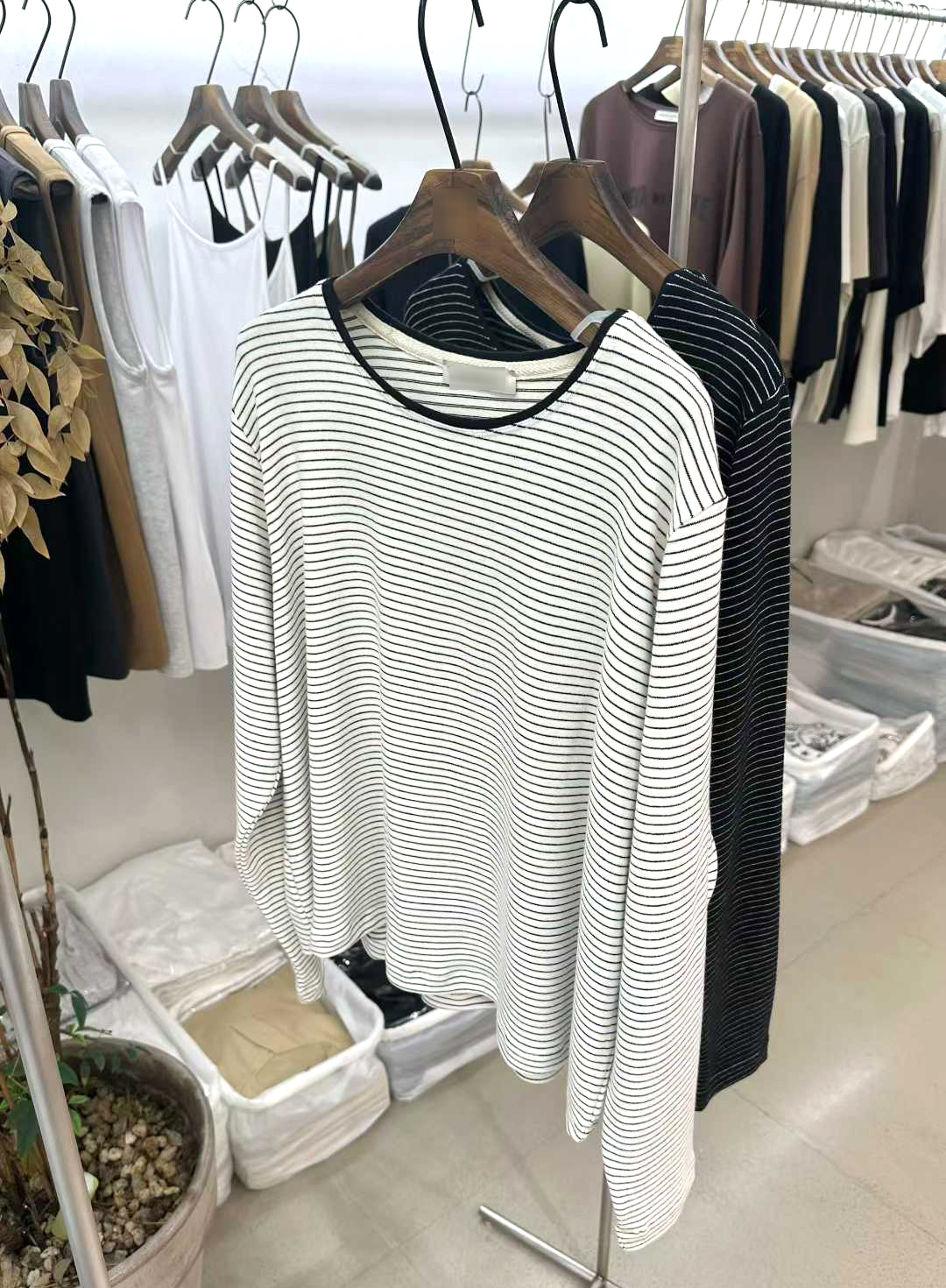 C11.女孩細緻條紋長袖上衣