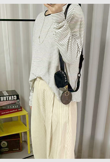 C11.女孩細緻條紋長袖上衣