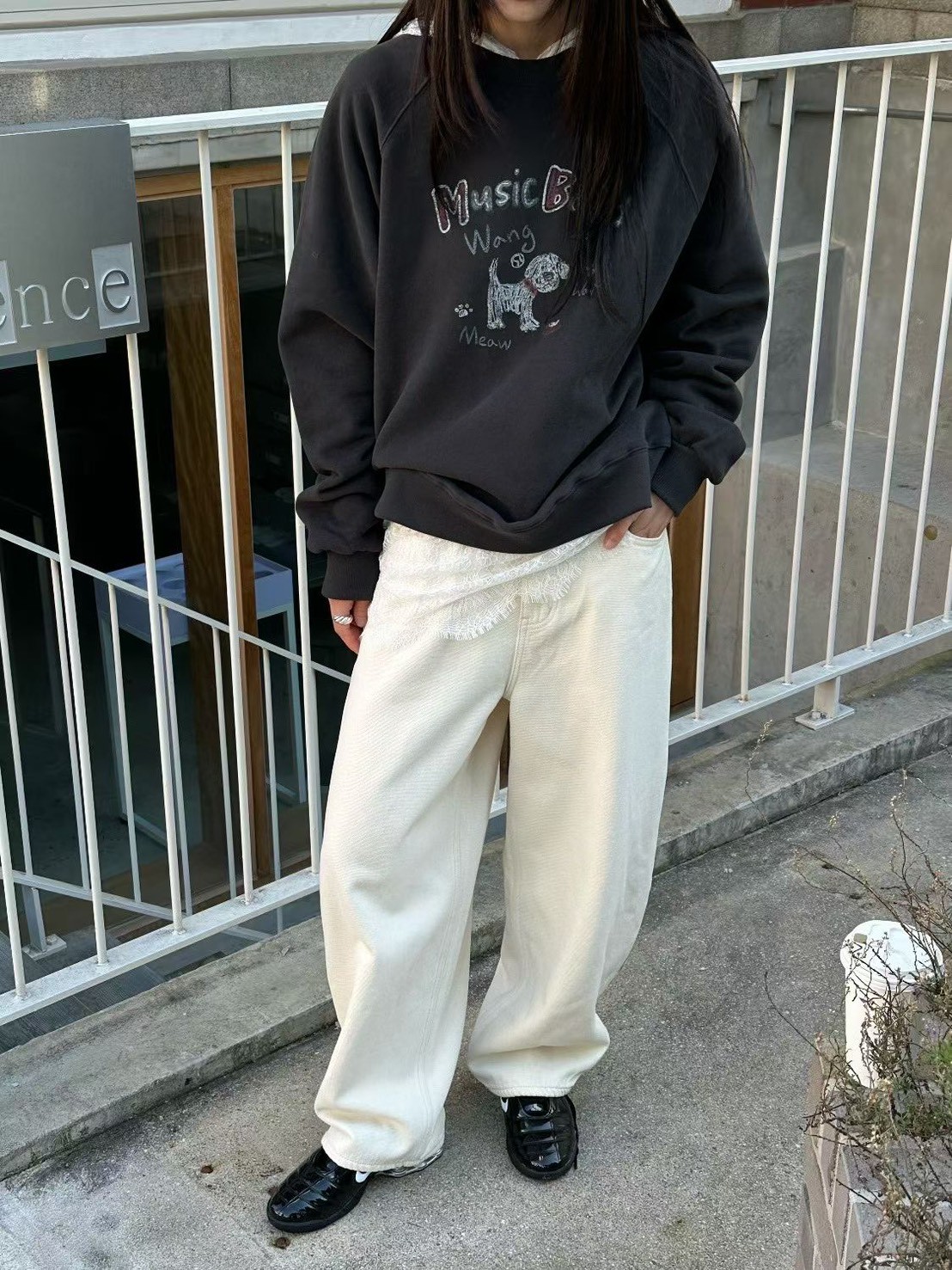 C07.可愛手繪感塗鴉小狗內刷毛TEE