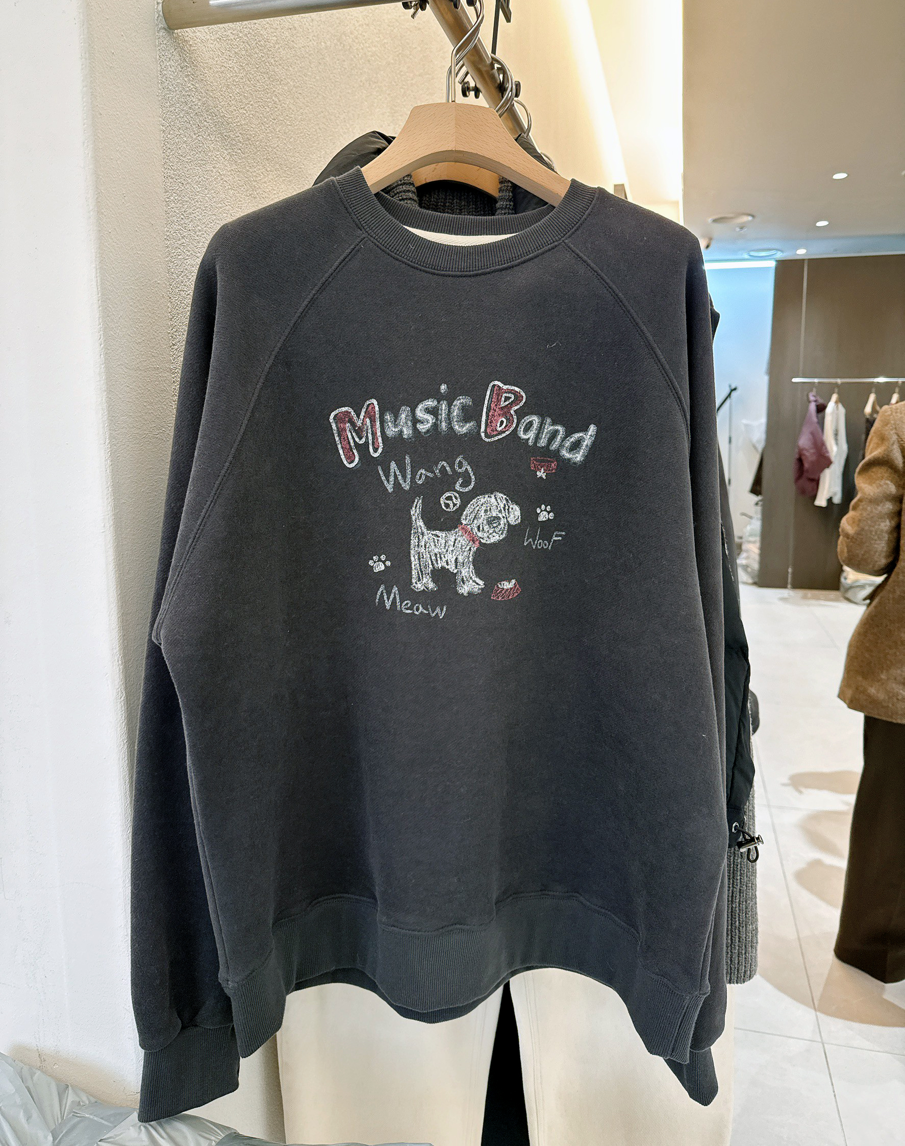 C07.可愛手繪感塗鴉小狗內刷毛TEE