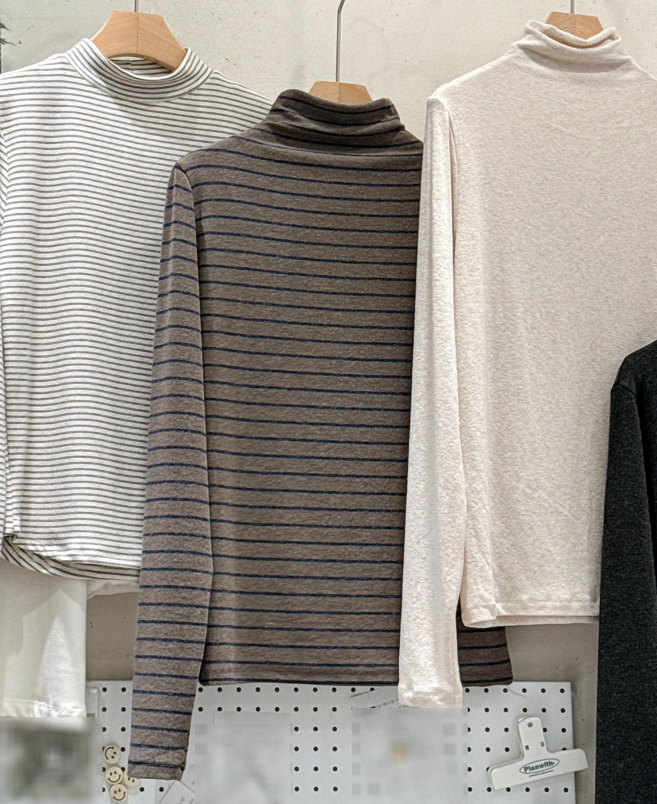 B75.不刺膚條紋高領上衣