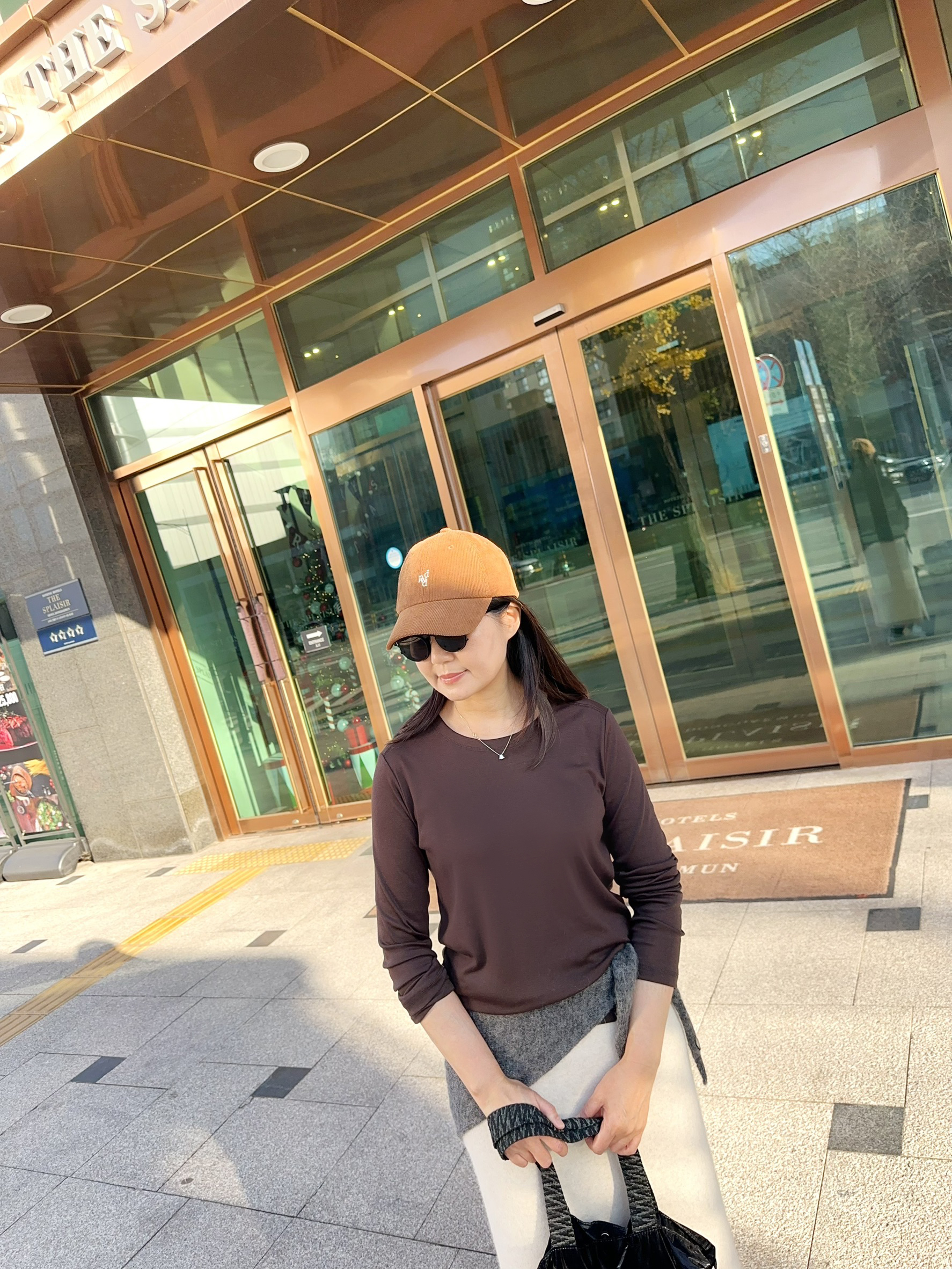 A20.韓國百搭推薦肩線前移上衣