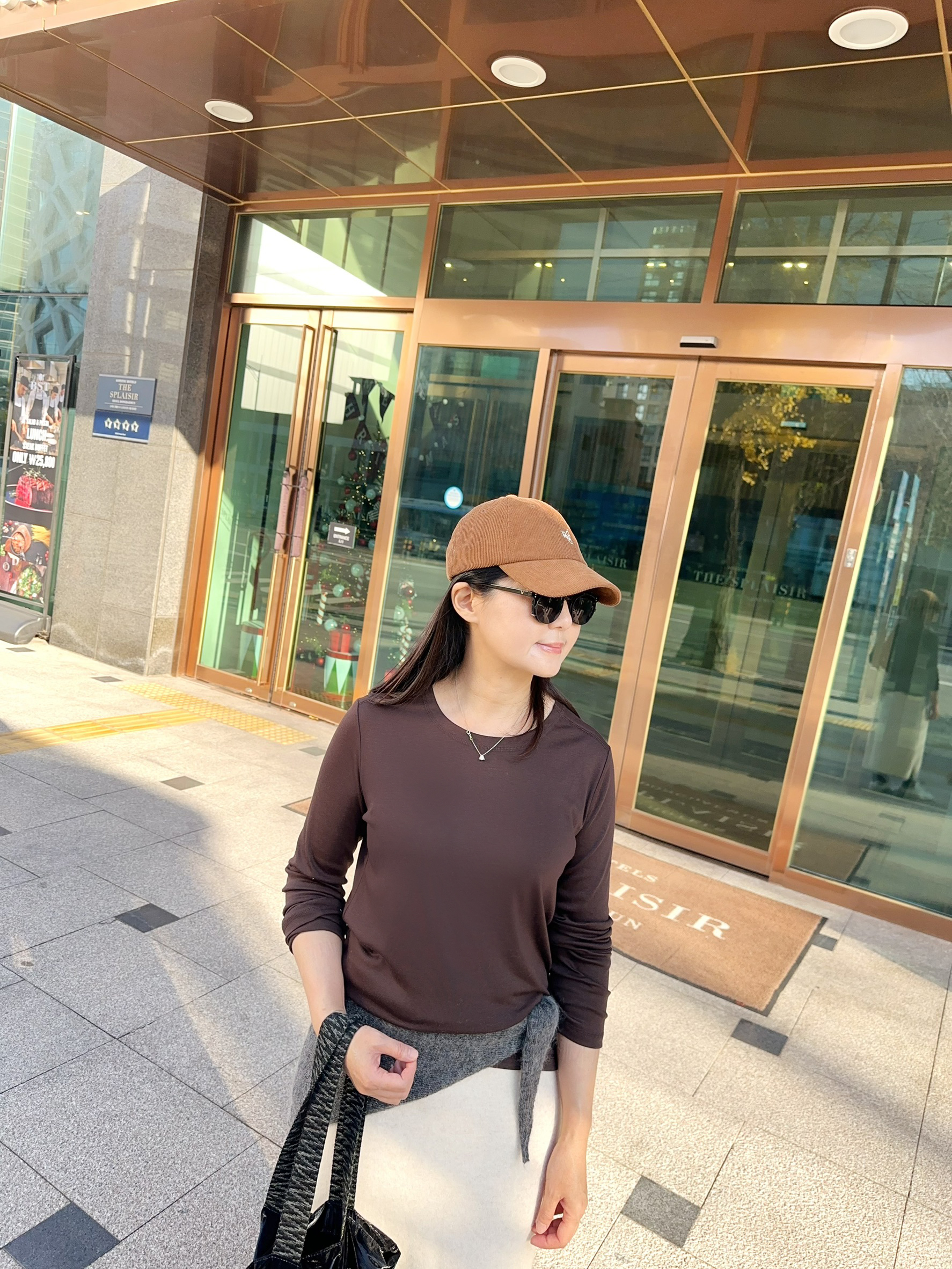 A20.韓國百搭推薦肩線前移上衣